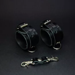 Черные кожаные БДСМ наручники